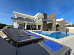 Luxury Modern Style Villa with Private Pool